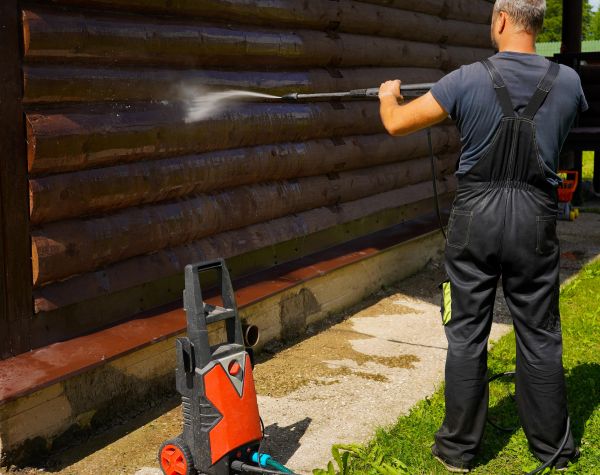 Log Home Pressure Washing in Baton Rouge