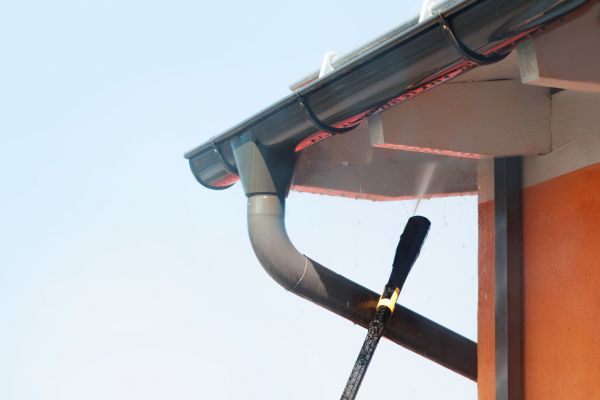 Eaves Power Washing in Baton Rouge